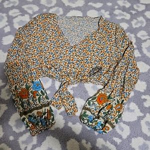 Medium long sleeve crop top